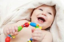 bebeginizin-aylara-gore-gelisim-rehberi.webp
