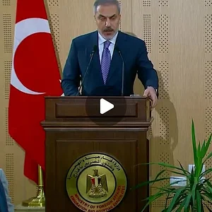 Anadolu Ajansı, Instagram: "Dışişleri Bakanı Hakan Fidan, Mısır Dışişleri Bakanı Bedr Abdulati ile Mısır'ın El-Alameyn kentinde düzenlenen ortak basın toplantısında konuştu ⤵️⁠ ⁠ — (İsrail'in) Gazze'yi tamamen işgal etme niyetini sonuna kadar reddediyoruz, bu plan İsrail'in yayılmacı ve soykırımcı politikasının yeni bir aşamasıdır⁠ ⁠ — (İsrail'in Gazze planı) İslam İşbirliği Teşkilatı Dışişleri Bakanları Konseyi Dönem Başkanı sıfatıyla İslam İşbirliği Teşkilatı'nı toplantıya çağırmaya karar verdik⁠ ⁠ — Türkiye ve Mısır olarak bu tür senaryoların (İsrail'in Gazze'yi işgal planı) karşısında durmaya devam edeceğiz⁠ ⁠ — Gazze'deki kardeşlerimiz için bugüne kadar yaklaşık 102 bin ton insani yardım gönderdik, yardımların ulaştırılmasında Mısır'a yakın işbirliğinden dolayı teşekkürler⁠ ⁠ #anadoIuajansi #anadolu"