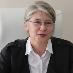 emine-ülker-tarhan-kimdir-nereli-yaşı-biyografisi-arguntc.webp