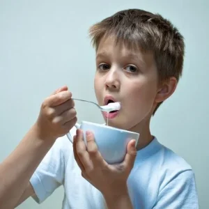 sutten-agzi-yanan-yogurdu-ufleyerek-yer-atasozunun-anlami.webp