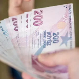 dost-kara-gunde-belli-olur.webp