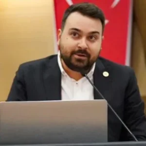 özgür-durşen-kimdir-nereli-yaşı-biyografis-arguntc.webp